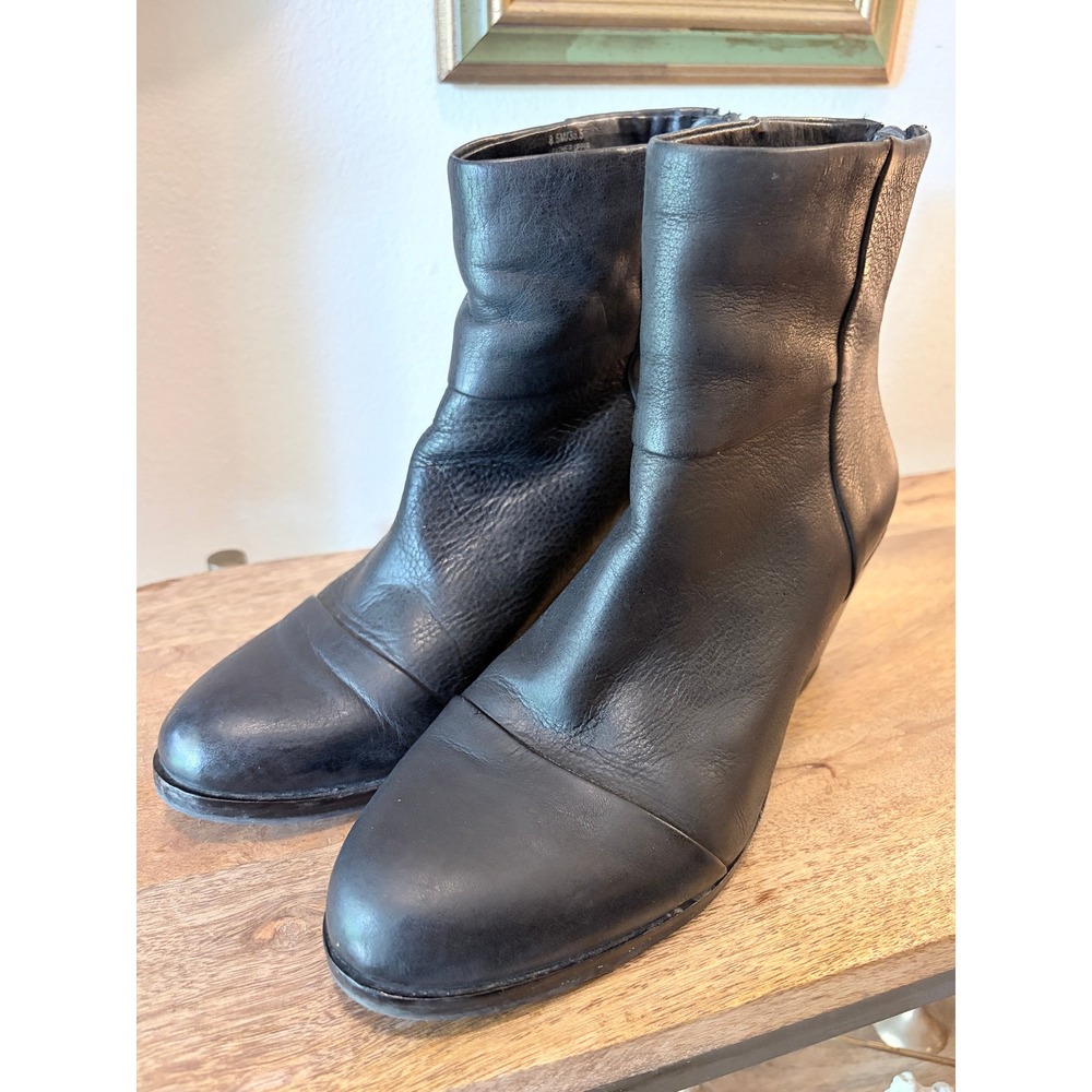 GRAY Sandy Black Leather Ankle Boots 8.5M Side Zip Cone Heel Minimalist‎
